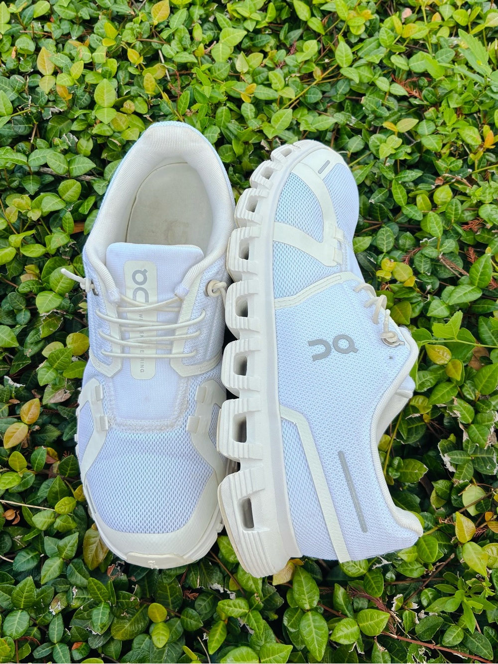 ON Cloud 6 Triple White women's size 7.5
